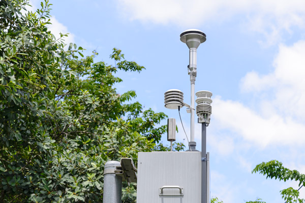 shutterstock_742644595air-pollution-detector