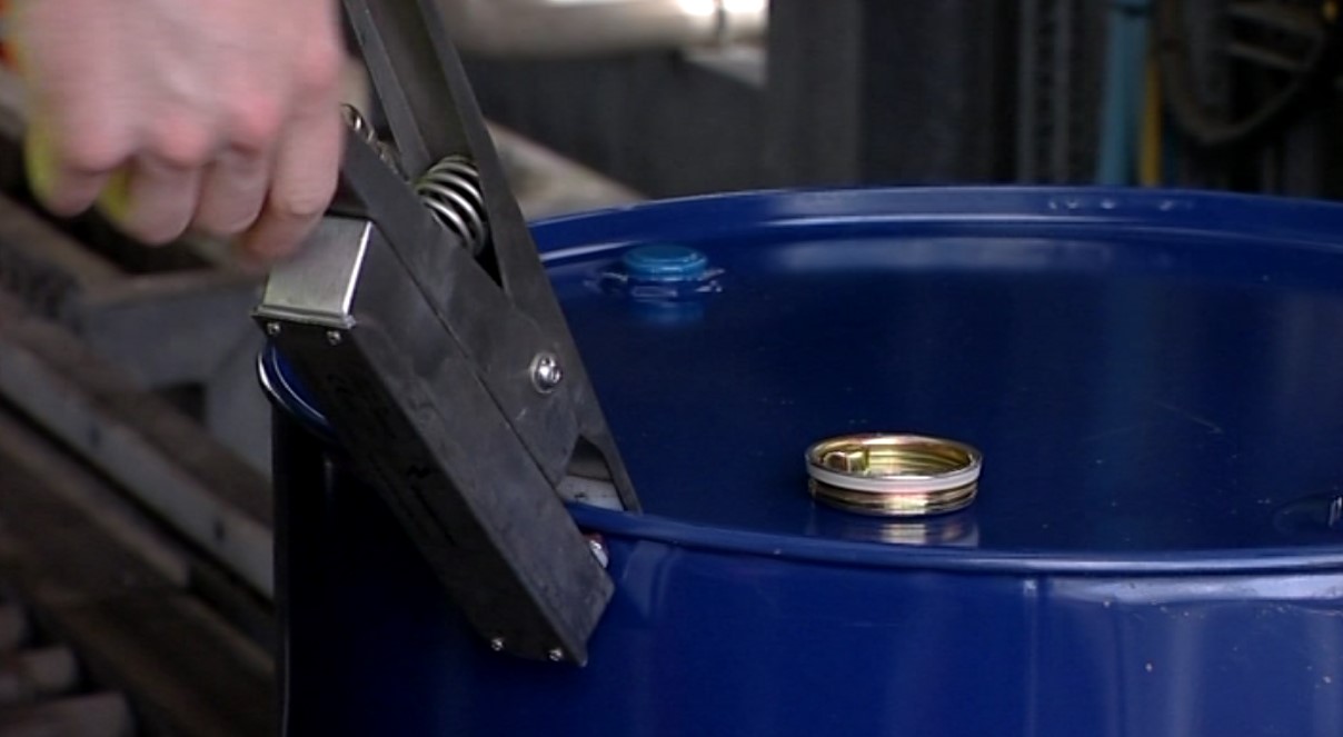 VIDEO Solvents and static electricity